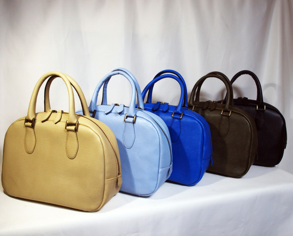 受注生産品【ミドルリザードボストンバッグショルダーベルト付き】都内のお出かけ軽量で汚れが目立ちにくいハードレザー　水色 