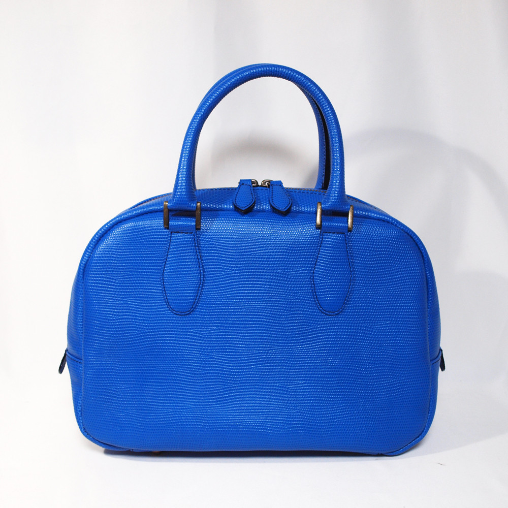 受注生産品　軽量で汚れが目立ちにくいリザード型押しボストンバッグ　ブルー