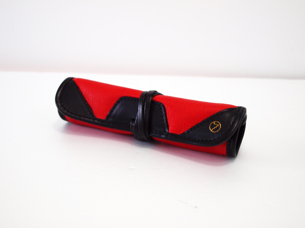 【巻物ロールペンケース２本挿し】付箋消しゴムも挟めるペンケース 小さい万年筆  短いペン　レッド