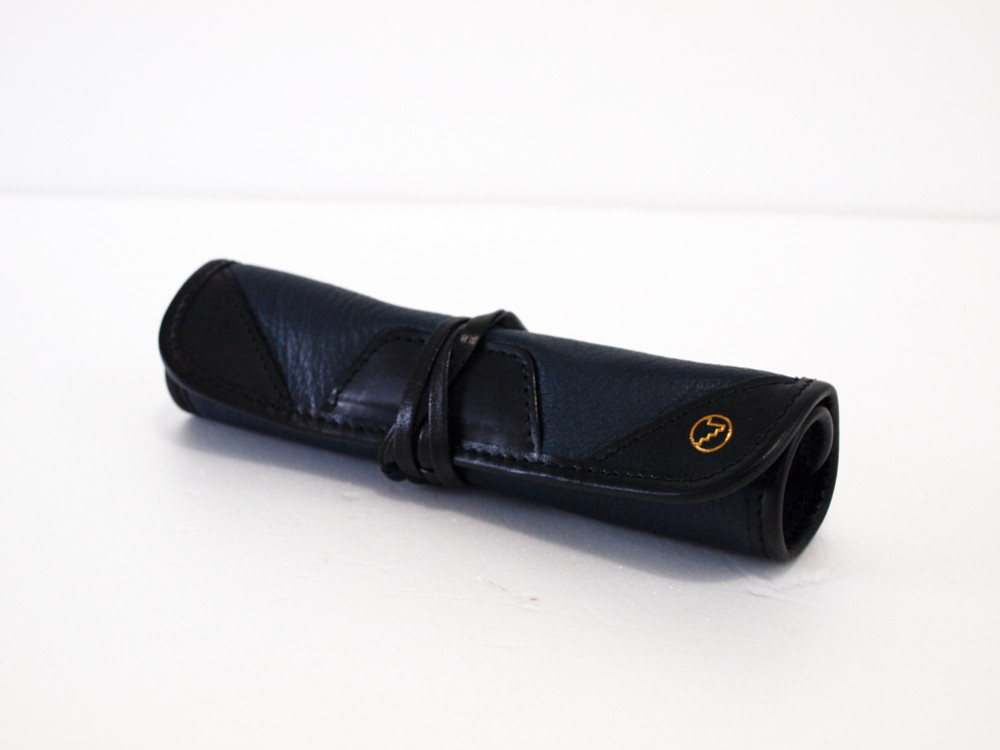 【巻物ロールペンケース２本挿し】付箋消しゴムも挟めるペンケース 小さい万年筆  短いペン　ブルー