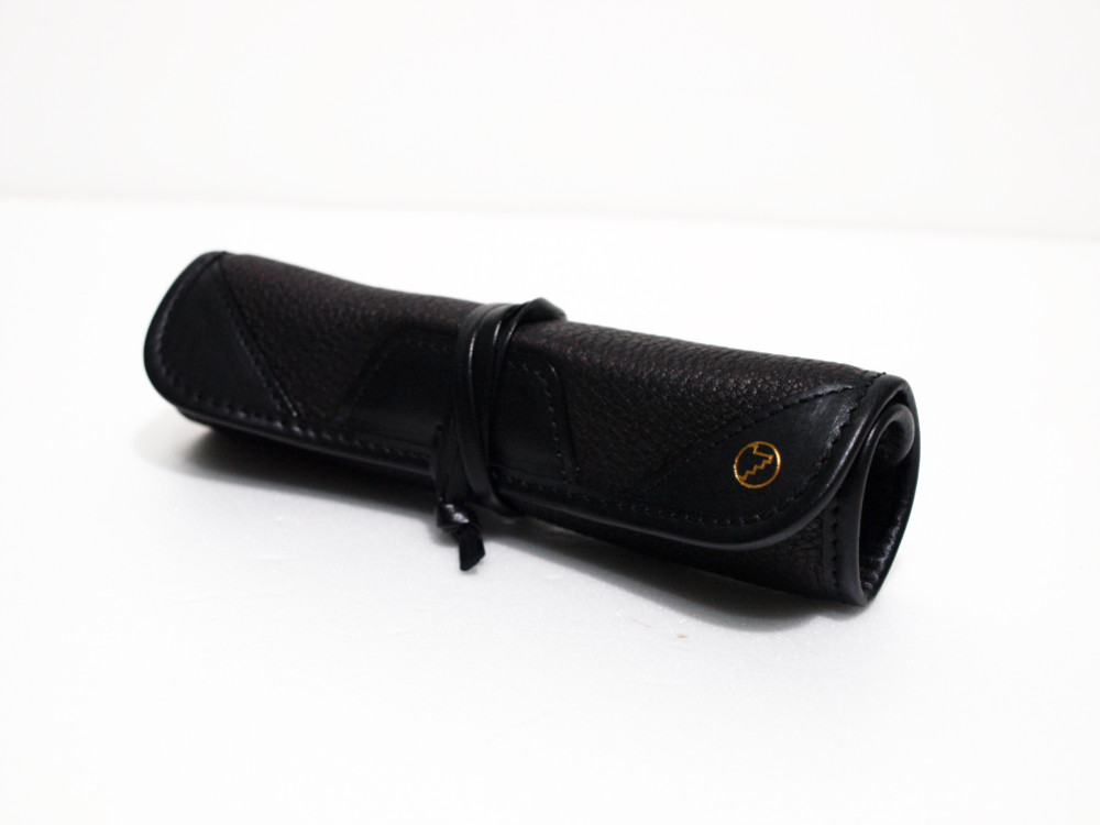 【巻物ロールペンケース２本挿し】付箋消しゴムも挟めるペンケース 小さい万年筆  短いペン　ブラック