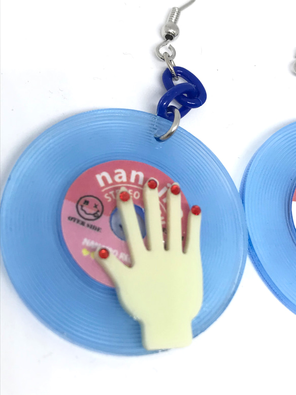 DJ girlのレコードピアスorイヤリング【ブルー】 3枚目の画像