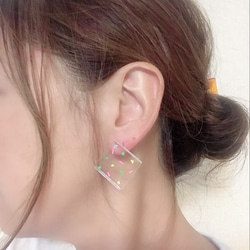 【NR accessory】クリア×ネオンカラーのスクエアピアス 3枚目の画像