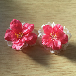 レースとピンクの梅の花のわんちゃん用リボンヘアゴム2個☆10038 1枚目の画像