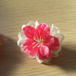 レースとピンクの梅の花のわんちゃん用リボンヘアゴム2個☆10038 2枚目の画像