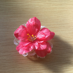レースとピンクの梅の花のわんちゃん用リボンヘアゴム2個☆10038 3枚目の画像