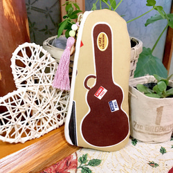 new☆ペンケース☆ギターケース風 ☆木製ギタータッセル付き ピンク 2枚目の画像