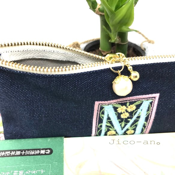 送料無料＊刺繍♡イニシャル♡ポーチ＊コットンパール ＊ タッセル付き M 2枚目の画像