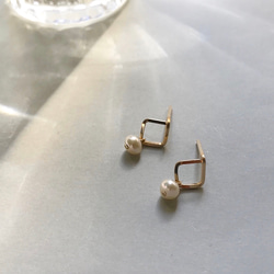 迷你方形耳環 白珍珠（14KGF）耳環/耳環 第5張的照片