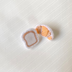 パン刺繍ピアス 1枚目の画像