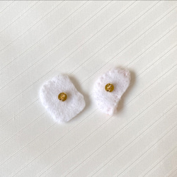 パン刺繍ピアス 2枚目の画像