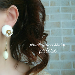 白デニムくるみビジュー＊2way(ホワイト)(ピアス・イヤリング・チタン