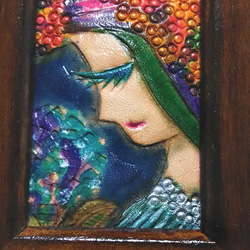 ちょっと大きいミニ額入り　本革　革絵　一品物　Ｎｏ．25　花冠の娘 2枚目の画像