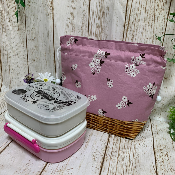 洗える　保冷保温　巾着袋　ランチバック　浴衣バック　リアルなカゴ柄×ベーシックブーケ　ピンク色④ 5枚目の画像