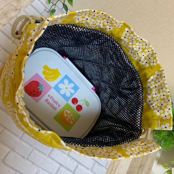 洗える 保冷保温 お弁当 巾着袋 お弁当袋　保冷巾着　巾着ポーチ　保冷バック 紫陽花×帆布　マスタード色⑨番 9枚目の画像