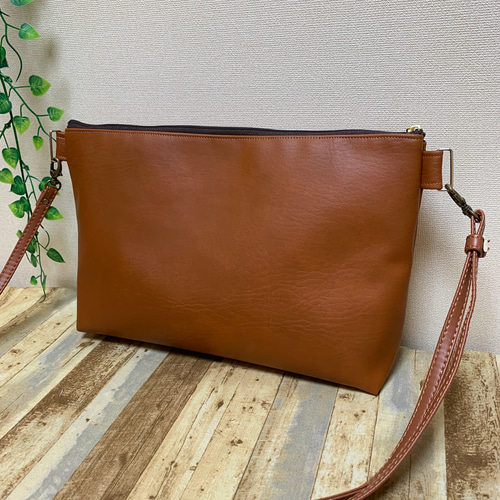 濡れても安心 合皮レザー ショルダーバック サコッシュ 長さ調節可能