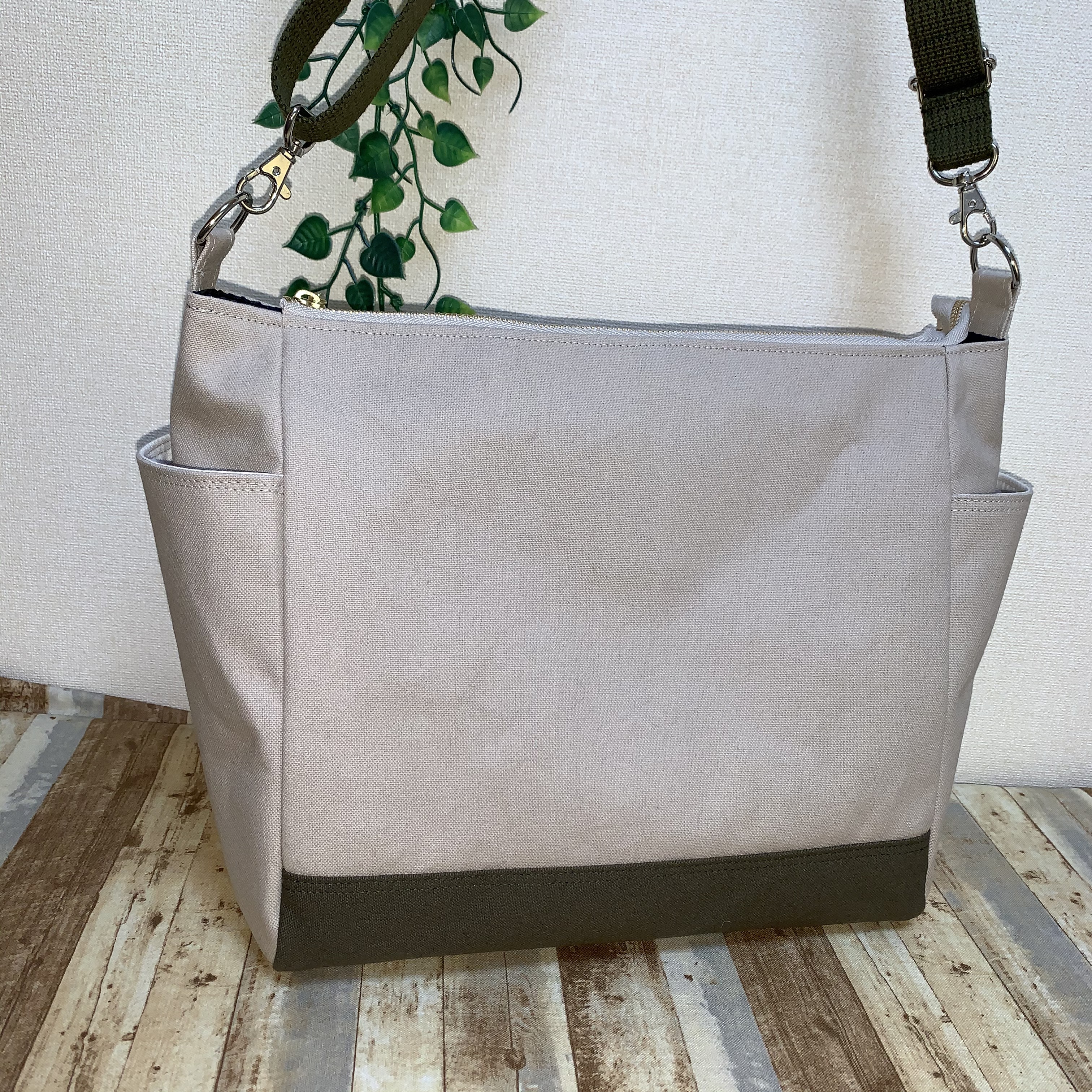 スモール　縦長　サイドポケットが便利な　ショルダーバック　長さ調節可能　大人の帆布　ベージュ③×カーキグリーン⑩