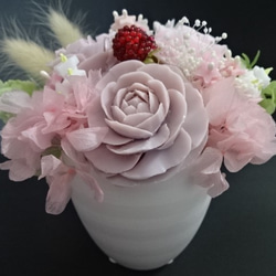 石鹸彫刻　香る花のアレンジメント 1枚目の画像