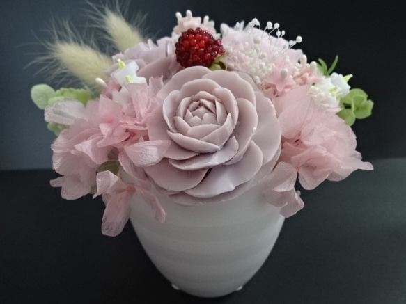 石鹸彫刻　香る花のアレンジメント 1枚目の画像