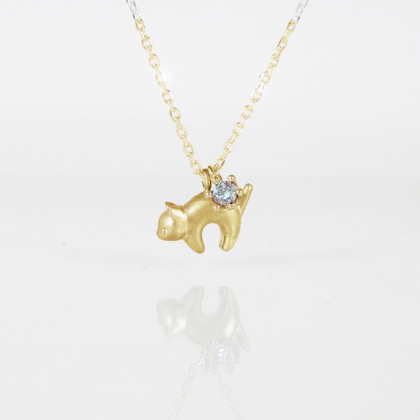 小さくて可愛らしいネコとダイヤ0.1ctのK18YGペンダント < Charles【チャールズ】>
