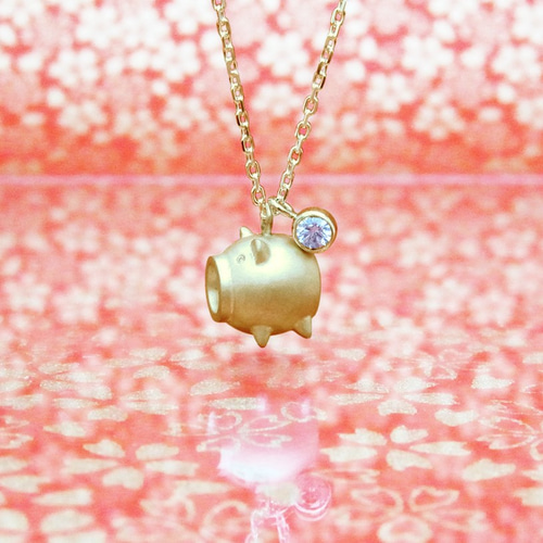 小さくて可愛らしい蚊遣りブタとダイヤ0.1ctのK18YGペンダント  