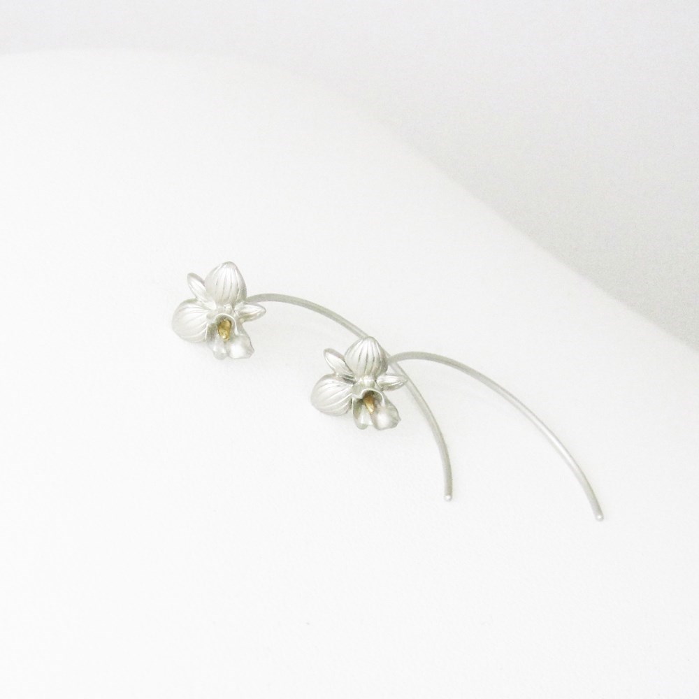 上品なカトレアのSV925シルバーピアス < Cattleya【 カトレア 】>