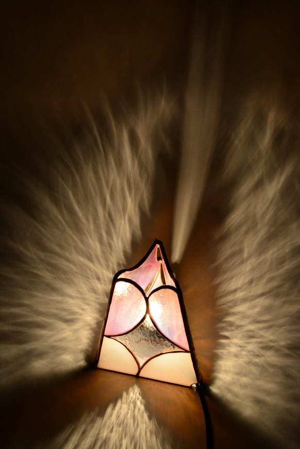 ステンドグラス　アロマランプ　三角　桜色 4枚目の画像