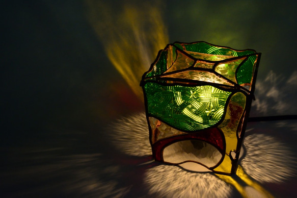 ステンドグラス　アロマランプ　四角　緑、黄色 2枚目の画像