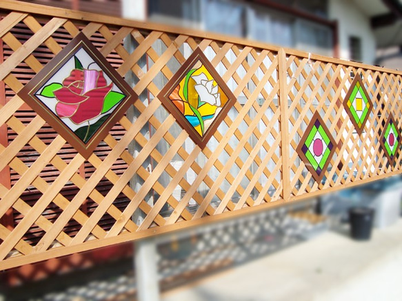 バラのフェンス飾り　ステンドグラス風（受注生産） 3枚目の画像