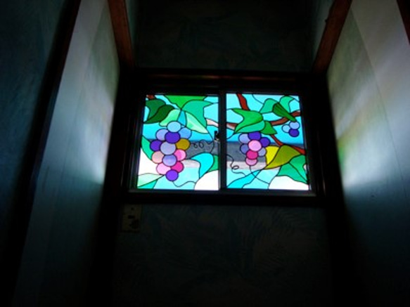 階段小窓 / 葡萄 2枚目の画像
