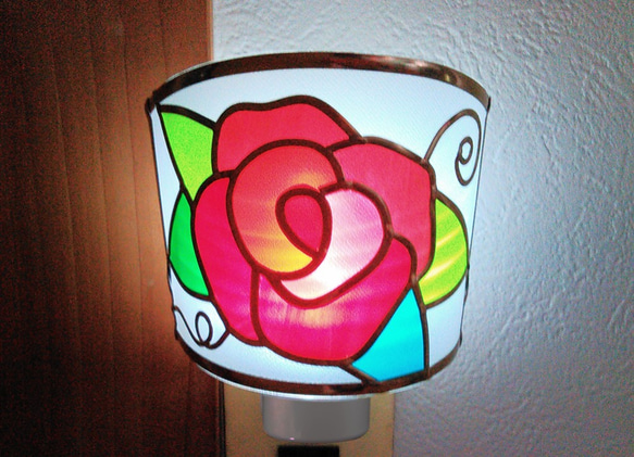 フットライト『深紅のバラ』LEDスイッチ式ライト　 足元ランプ 2枚目の画像