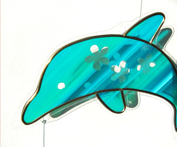 《光のモビール》イルカ　ステンドグラス風海魚のサンキャッチャー（受注生産） 4枚目の画像