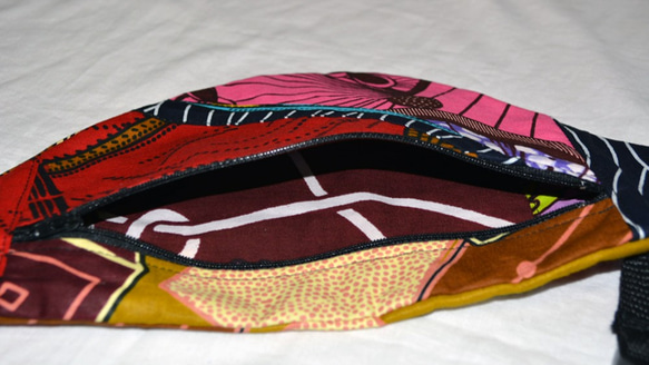 ギテンゲウエストバッグ　‐アフリカの布ギテンゲで作ったウエストバッグ（20GWB01） 5枚目の画像