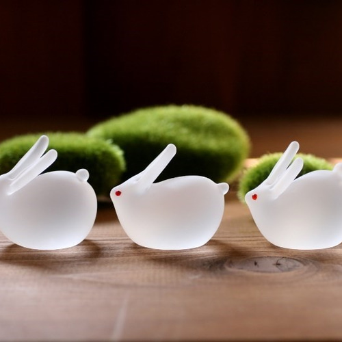 中村真那 ガラスオブジェ 「雪原をかける」 うさぎ 兎 ガラス作家 一点物 ガラス「雪うさぎ1)」/オブジェ 置物 冬 立体・オブジェ ガラスぷかり