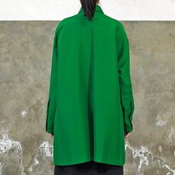 ニュートラル緩い概念のバッジ緑色のスイングコート 6枚目の画像