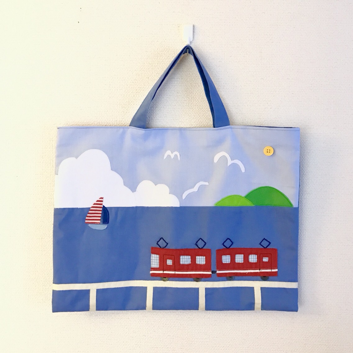 1点物作品◎ちいさなヨットと赤い電車◎レッスンバッグ◎風景 景色 通園 通学かばん 新学期 ギンガムチェック 春夏