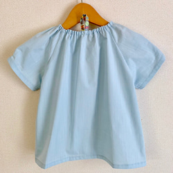 ◎シャンブレーふんわり袖の半袖スモック◎うさぎのお庭ポケット◎夏用スモックパステルブルー水色 女の子 通園 5枚目の画像