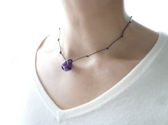 革玉ネックレス(紫、パープル) 1枚目の画像