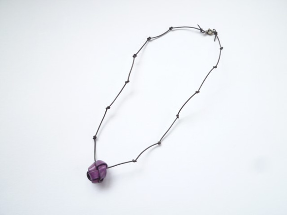 革玉ネックレス(紫、パープル) 2枚目の画像