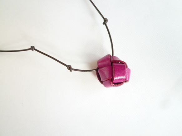革玉ネックレス(パープル/赤紫) 5枚目の画像