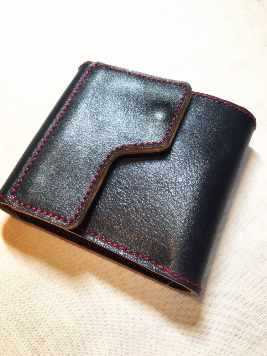 (受注作成)折り財布ネイビー  エンヂ糸ゴールド