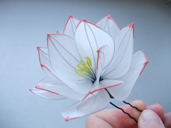 蓮の花のＵピン（白）　 2枚目の画像