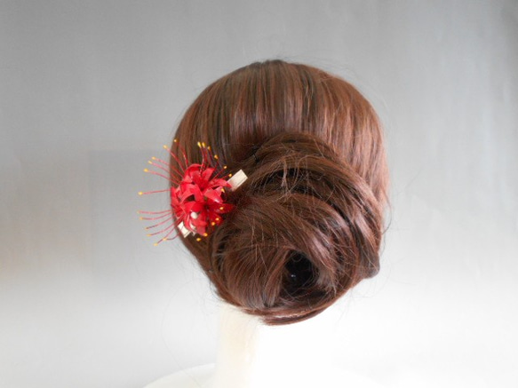 彼岸花（赤）ヘアクリップ・髪飾り 7枚目の画像