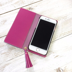 iphone 5/5s　春を先取りしたような鮮やかなピンク色　本革スマホケース　タッセル 3枚目の画像