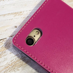 iphone 5/5s　春を先取りしたような鮮やかなピンク色　本革スマホケース　タッセル 6枚目の画像