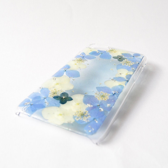 押し花のスマホケース - blue  scenery 3枚目の画像
