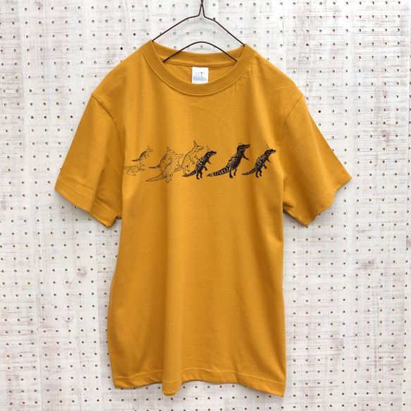 ワニの行進 Tシャツ キャメル （メンズL） 2枚目の画像