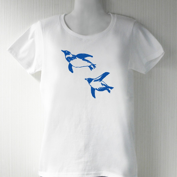 泳いでる！ペンギン白Tシャツ（インク：青） 2枚目の画像