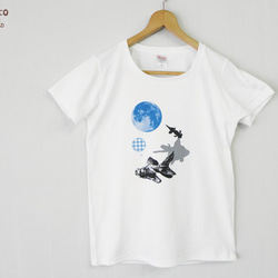 出目金とブルームーンTシャツ　（白/インク：黒青） 2枚目の画像