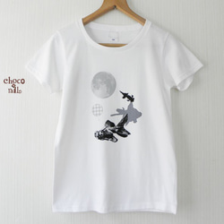 出目金と満月 白Tシャツ　（黒×グレー） 2枚目の画像